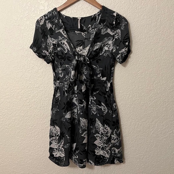 Free people gray plant print tie front minidress/ tunic🌿 - Picture 3 of 4